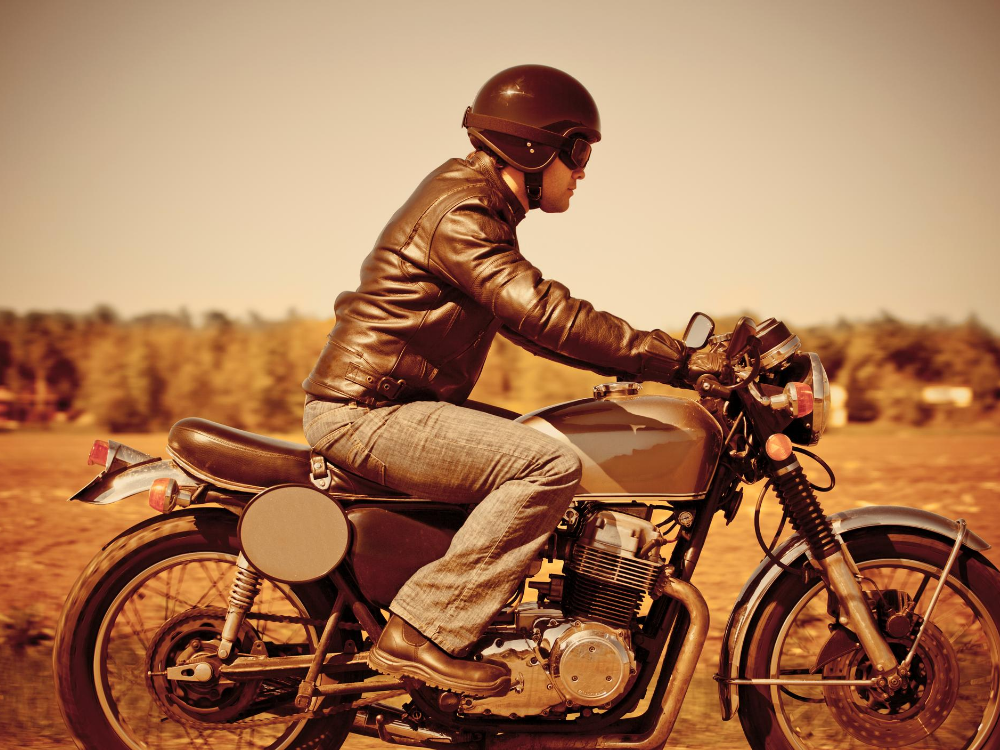 homme_en_blouson_moto_vintage